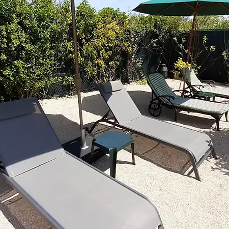 Aprahouseloule Bed and Breakfast