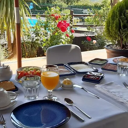Aprahouseloule Bed & Breakfast Loule