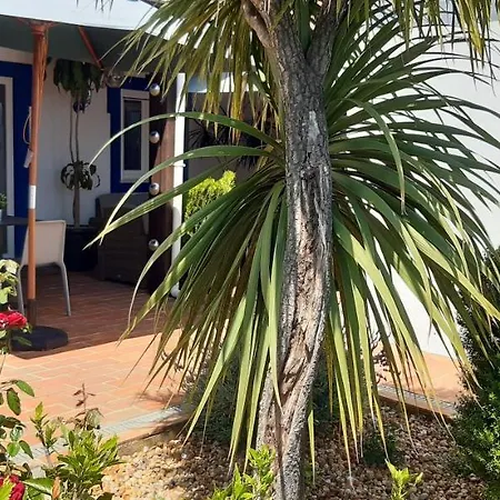 Aprahouseloule Bed & Breakfast