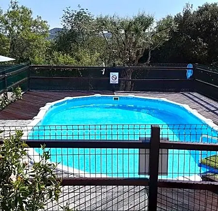 Aprahouseloule Bed and Breakfast 4*
