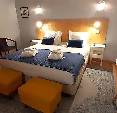 Aprahouseloule Bed and Breakfast