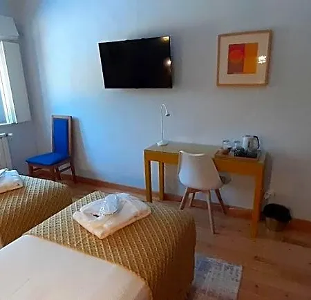 Aprahouseloule Bed and Breakfast